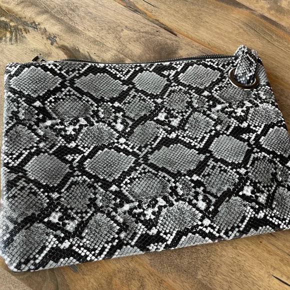 Large wristlet type bag - Picture 2 of 5